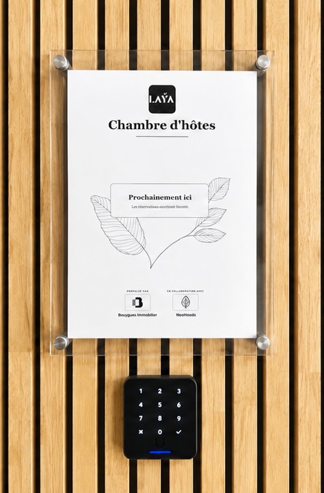 NeoAccess signage and keypad — Terres de Laya guest suite