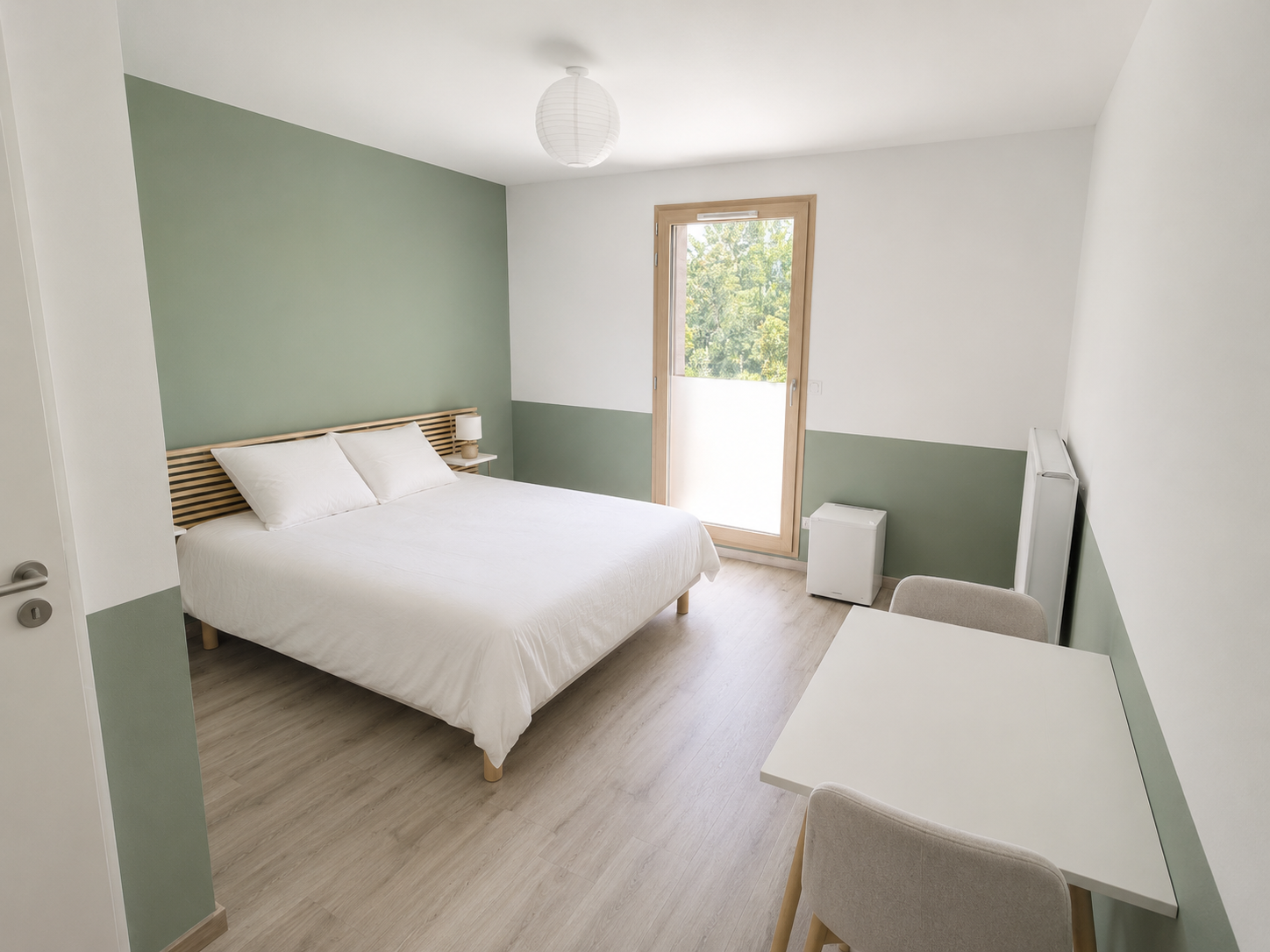 Terres de Laya guest room — double bed in a bright space
